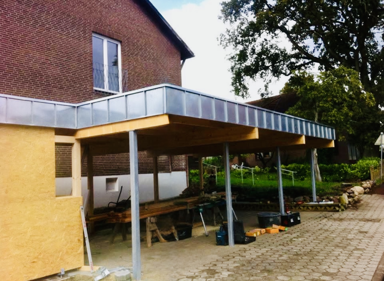 Carport mit moderner Konstruktion
